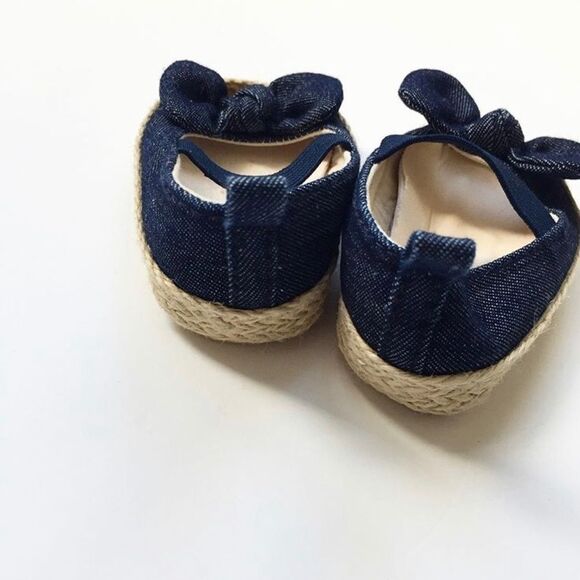 Old Navy chambray bow soft soles EUC size 0-3m (1) - Picture 4 of 4
